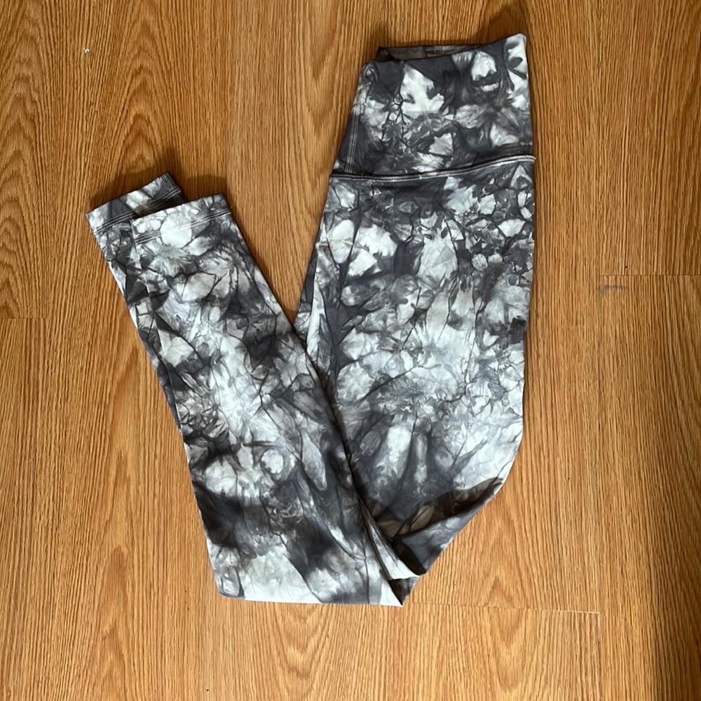 Lululemon Wunder Under Luxtreme 28” size 8 duel shibori